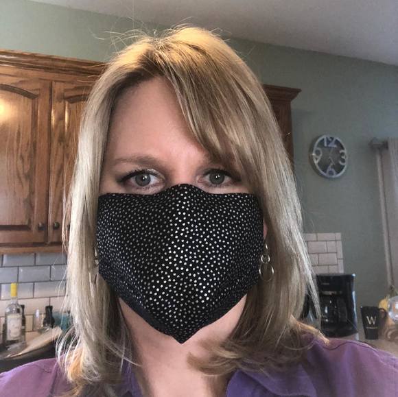 Poshmark profile picture for @hoho